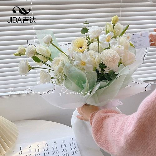 New small handkerchief paper for wrapping flowers, anti-fruit jelly film wrapping flower paper material, strawberry bouquet, flower wrapping paper