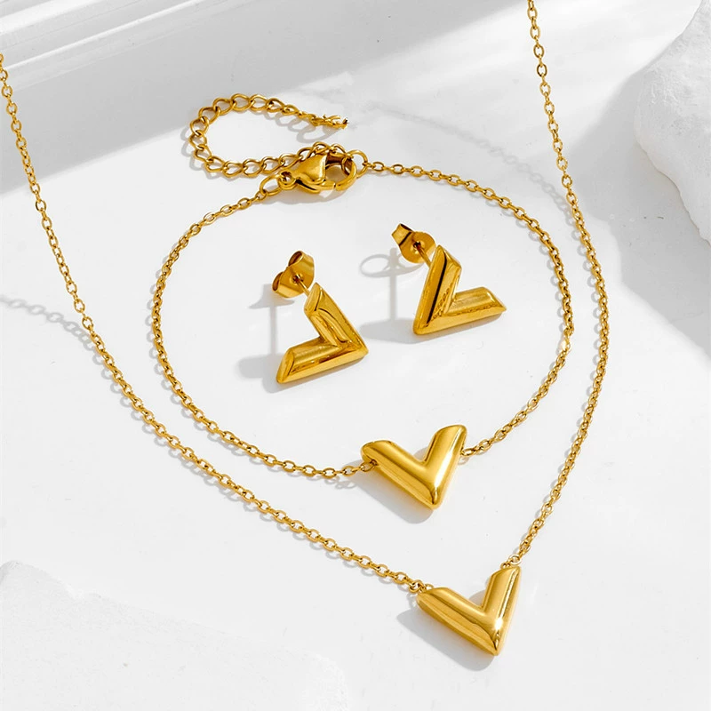 2025 новый простой золотой нишевый доступный люксовый V-образный кулон для женщин, летняя цепочка на ключицу, серьги, браслет