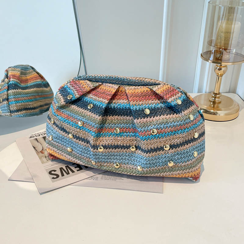 Verano nuevo temperamento versátil simple plegado estilo estilo extranjero alto sentido de nicho sentido de diseño bolso de mano ligero para mujeres