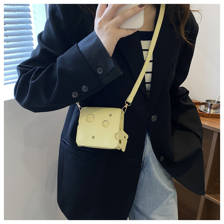 Women's Mini Pu Leather Solid Color Streetwear Square Magnetic Buckle Square Bag display picture 6