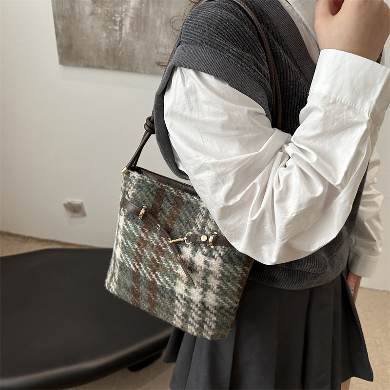 Bolsa de mano de tela a cuadrícula de gran capacidad para viajar bolsas de mujer 2024 nuevo otoño invierno exterior ocio bolsas de cubo de hombro