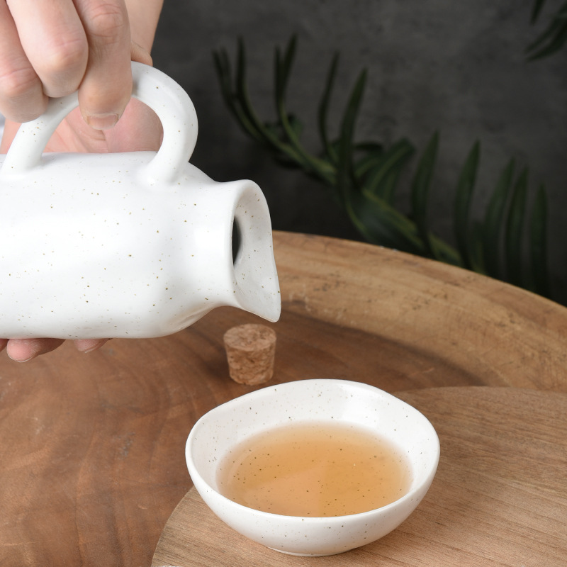 Olla de aceite de cocina transfronteriza personalizada sin aceite colgante, olla de vinagre de salsa para el hogar, botella de condimento de cerámica de textura de pellizco creativo a mano comercial