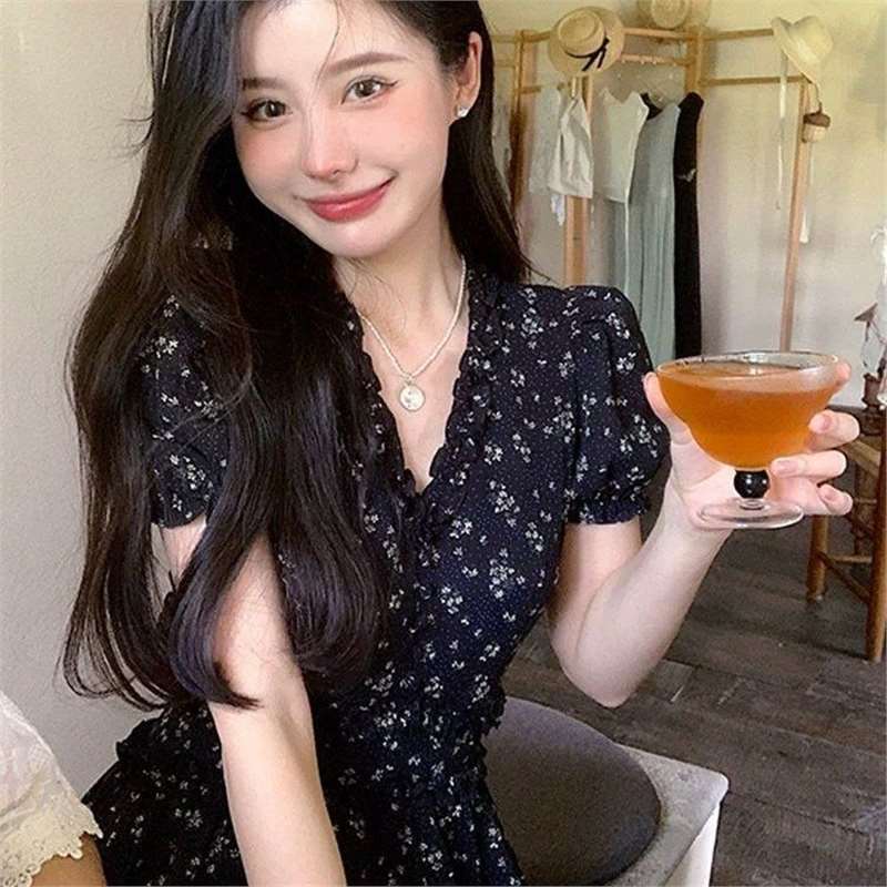 夏季新款赫本风气质百搭连衣裙法式洋装小众性感V领露背小黑裙女|undefined
