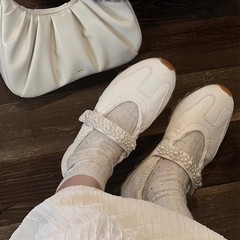 厚底本革バレエスタイルの女性用トレーニングシューズ、新しいパールストラップ、ベルクロ付き、カジュアルメリージェーンホワイトシューズ