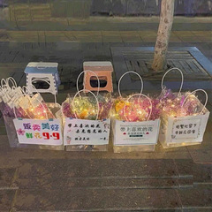 満天の星の発光の乾いた花束の永生の花の完成品の夜市は露店を並べてバレンタインデーの贈り物のメーカーを売って卸売りして直接販売します。