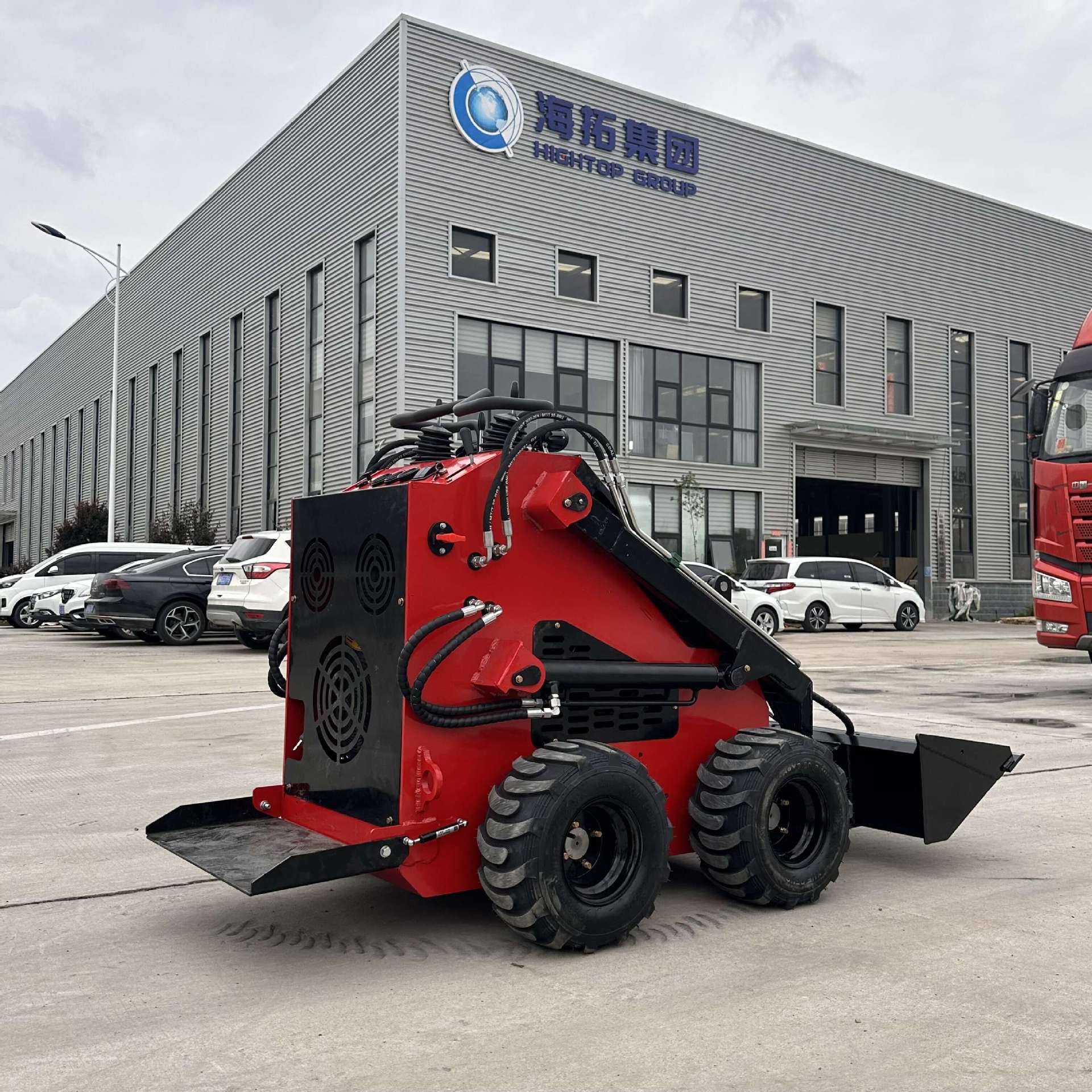 轮式四驱滑移装载机 HTS380小型工程滑移装卸车  农用装载机