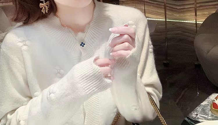 A new Japanese school-style, stylish and youthful knitted cardigan with a three-dimensional beaded floral sweater coat for women in the autumn of 2022 pic 36