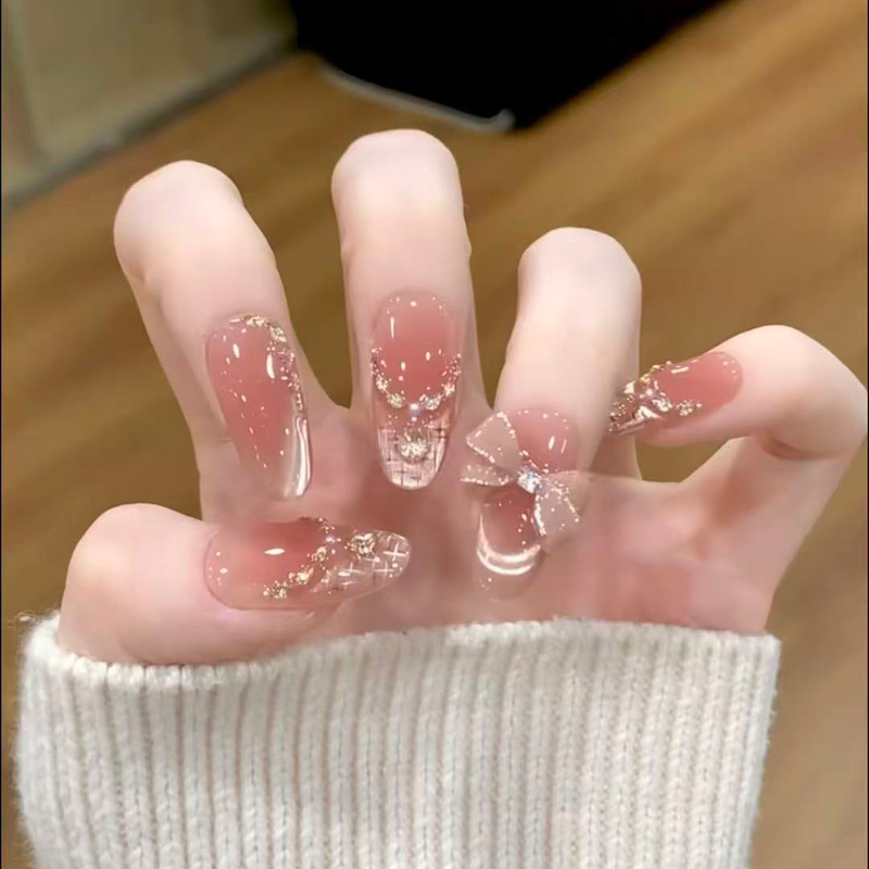 Handmade high-end clear nude gradient pink girlish temperament and aesthetic nail art press-on nail patches
