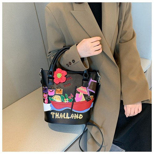 Foreign trade bags for women 22 autumn and winter new women's bags niche creative shoulder crossbody bag retro portable bucket bag wholesale