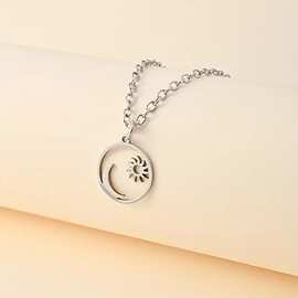 卓萱日月装饰镂空款圆环太阳月亮项链圆形吊坠项链极简主义首饰