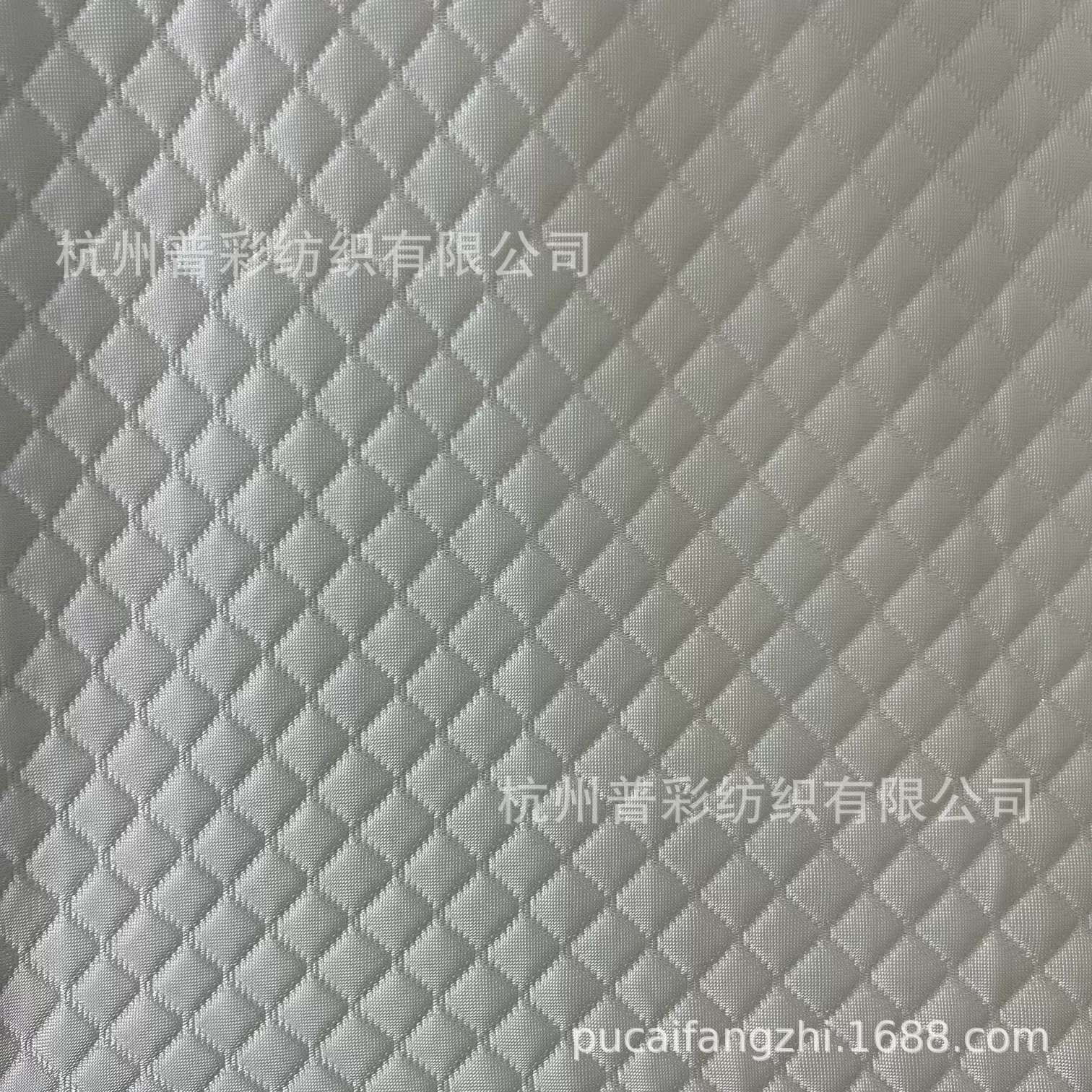 白色菱形格冰丝夹丝面料 针织面料空气层夹棉（涤纶丝）凉感布