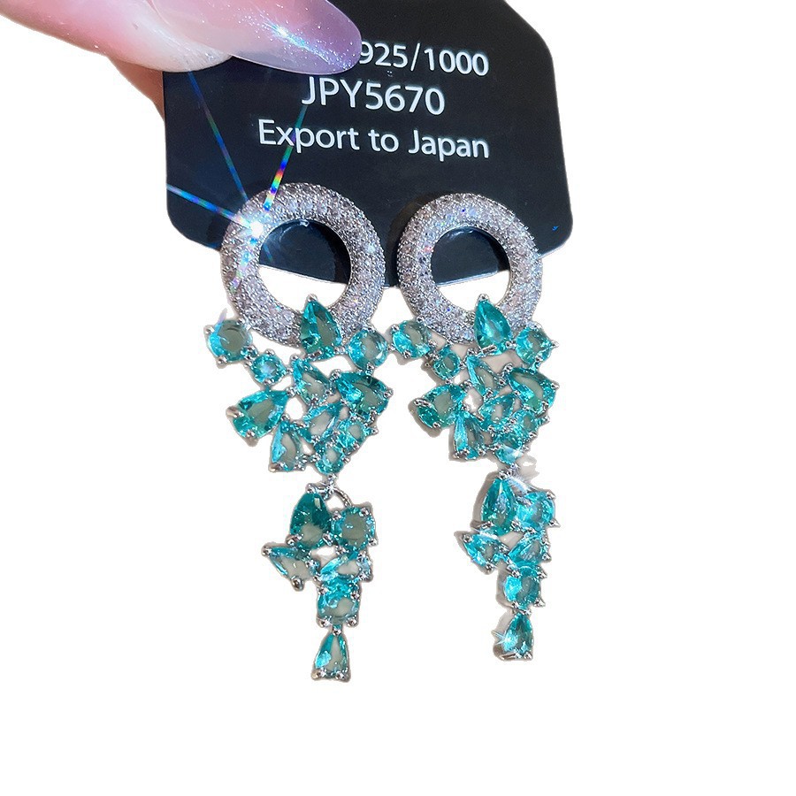 Agujas de plata transfronterizas flores de zircón aretes de bordillo estilo de moda pernos de auriculares lujosos de alto nivel de diseño de auriculares nicho
