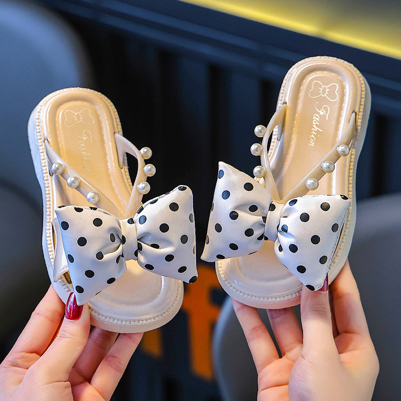 Zapatillas para niñas verano bebé interior pequeño antideslizante niña hogar niños arco sandalias y zapatillas para padres e hijos 2025 nuevo estilo