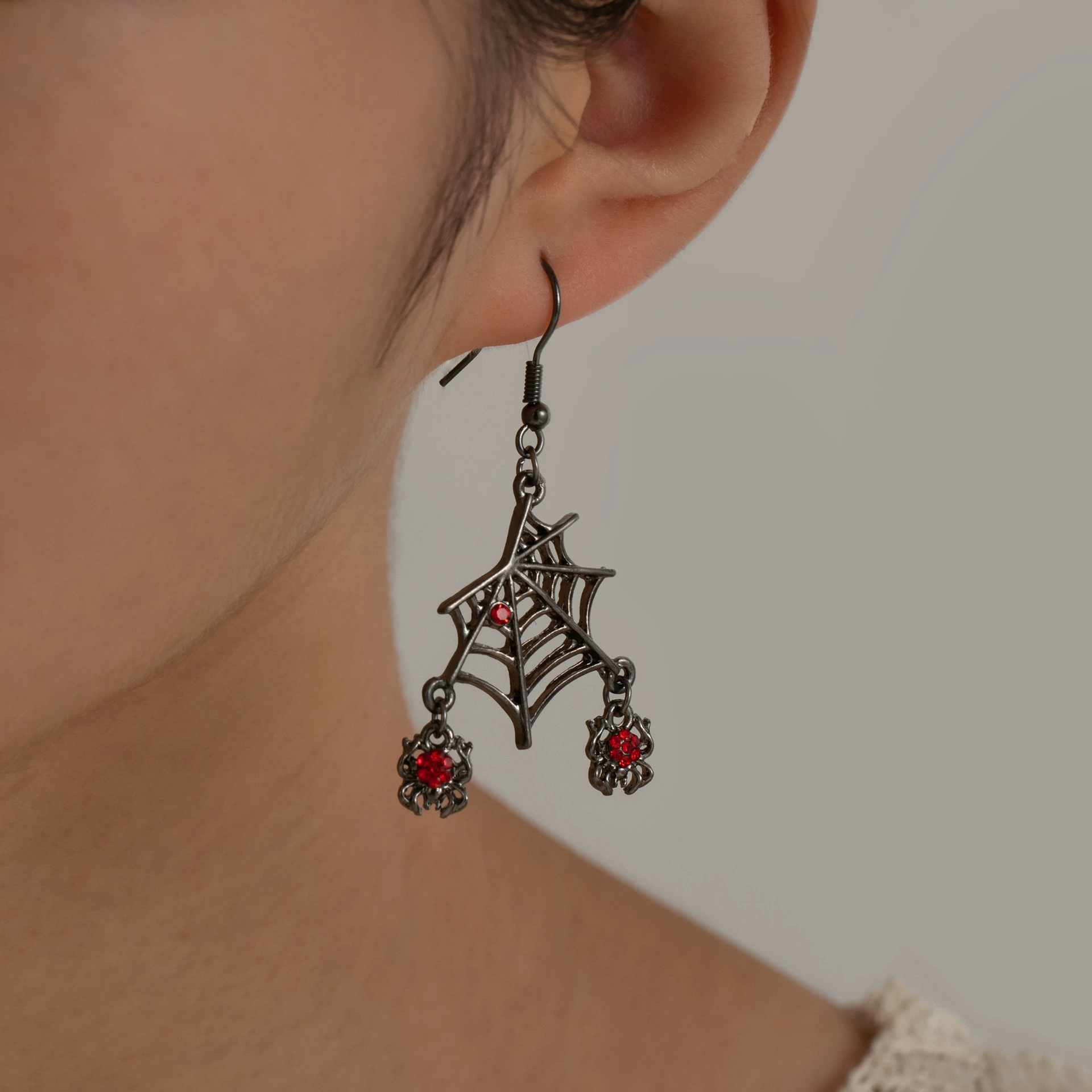 Европейская и американская ниша преувеличены серии ночных клубов Хэллоуина с бриллиантами