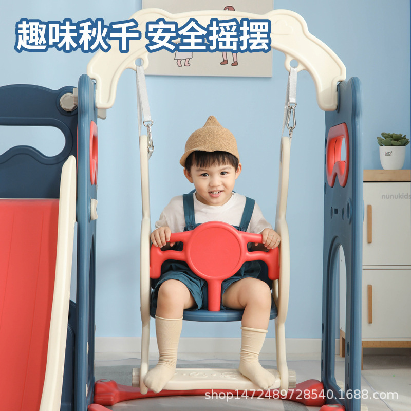 滑り台室内の家庭用子供は、小型の赤ちゃん家庭の2歳から10歳までの滑り台のブランコを登る|undefined