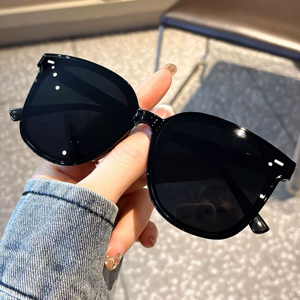 Black square sunscreen sunglasses