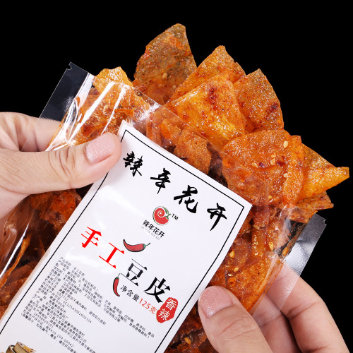 Hunan Specialty Hand-Torn Spicy Bean Curd Sheets | Chongqing Spicy Nostalgic Snack for '80s Kids | Homemade Internet-Famous Chili Strips, 125g per Pack