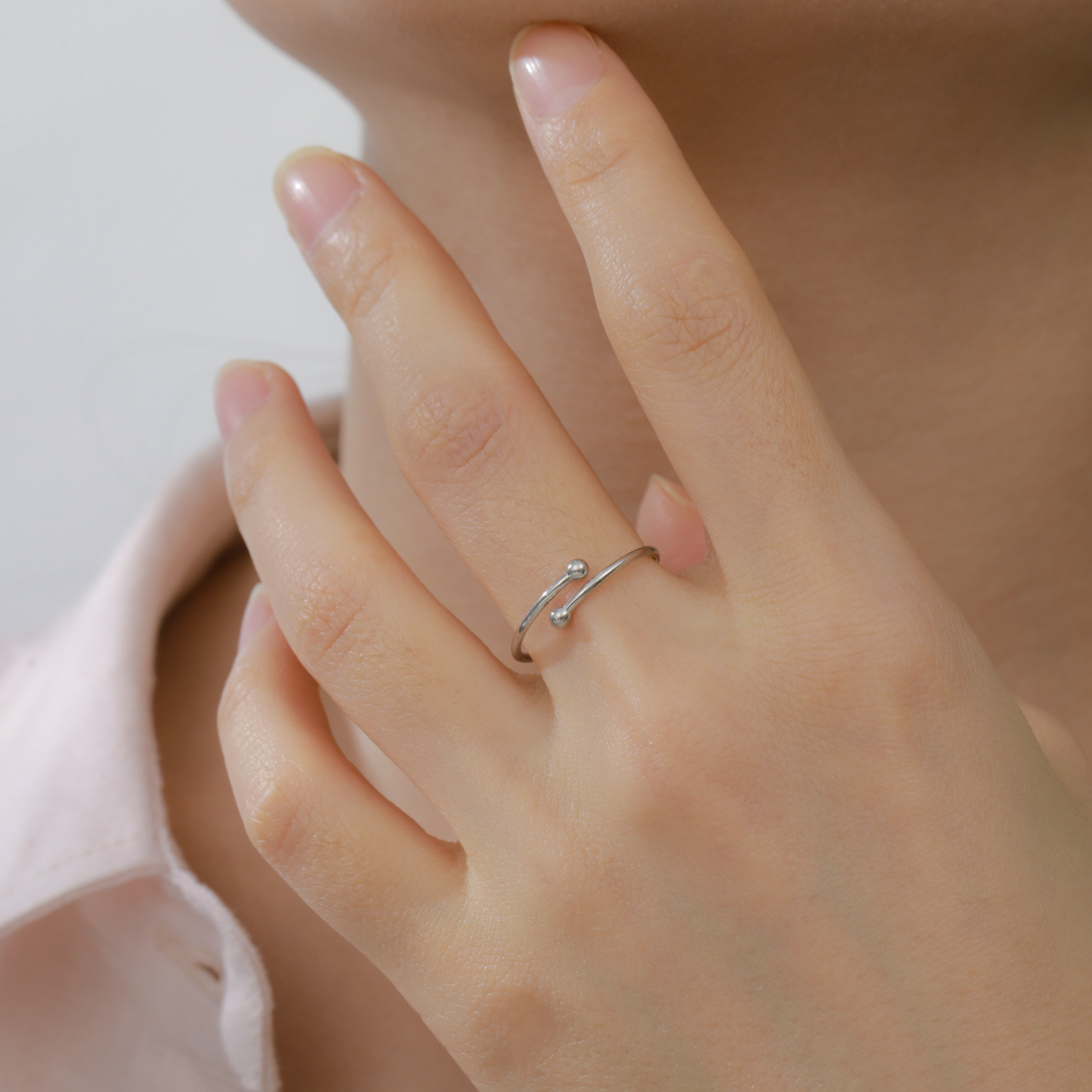 Sparkling Designer Ring For Women – Elegant And Comfortable Piece_voghion.com