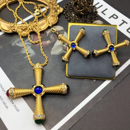 Western Medieval real gold-plated medium-length necklace and earrings inlaid with gemstones, diamonds and glass cross necklace and earrings set