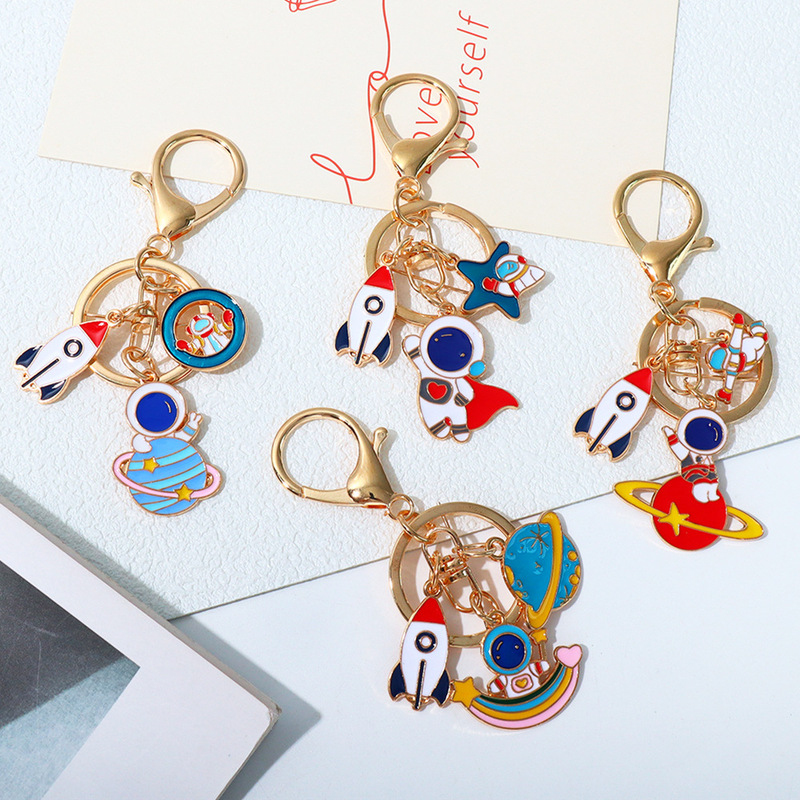 Creative Astronaut Rocket Cosmic Pendant Keychain Metal Planet Spaceman Keyring Student Schoolbag Pendant