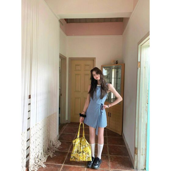 2025 French Elegant Slim Two-color Sleeveless Crewneck dress Women's Tight Waist Lace-up Short Skirt New dress