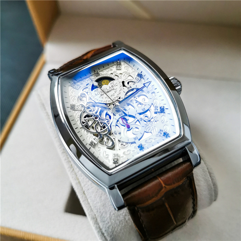 Barril de vino Reloj mecánico automático hueco-hacia fuera transparente azul claro vidrio luminoso de cuero impermeable de los hombres hebilla de mariposa Mesa multifunción