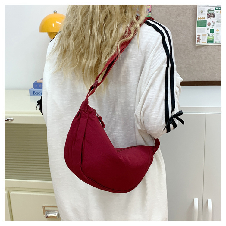 Women's Small Nylon Solid Color Streetwear Sewing Thread Dumpling Shape Zipper Underarm bag 23L display picture 13