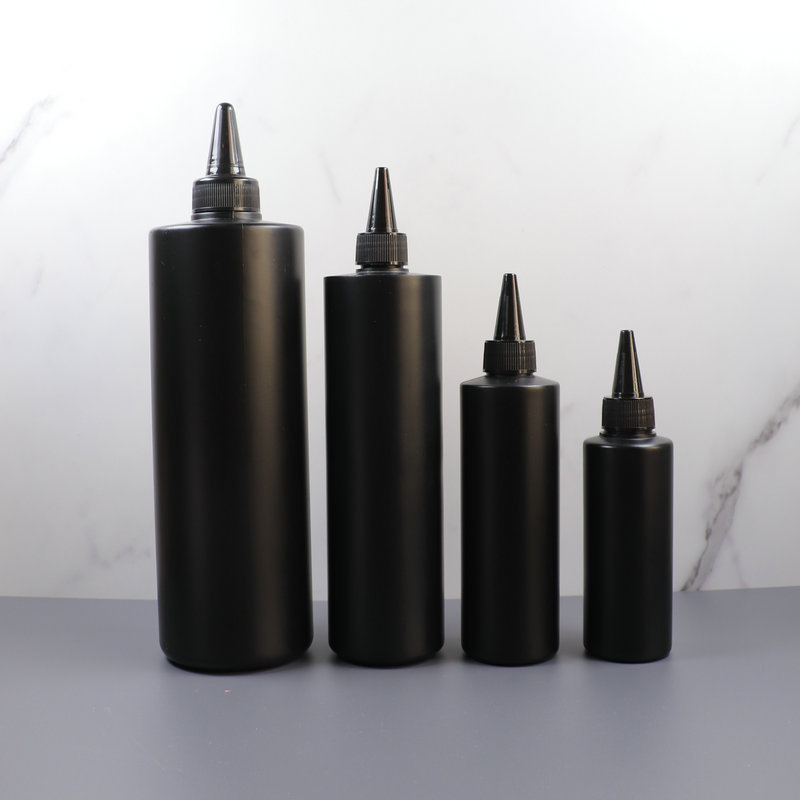 シリーズの黒い尖った瓶のふたを押して、一リットルのプラスチックの瓶を押します。