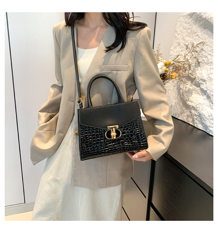 Korean Women's 2024 New Crocodile Pattern Single Shoulder Crossbody Fashion Handheld Small Square Bag_voghion.com