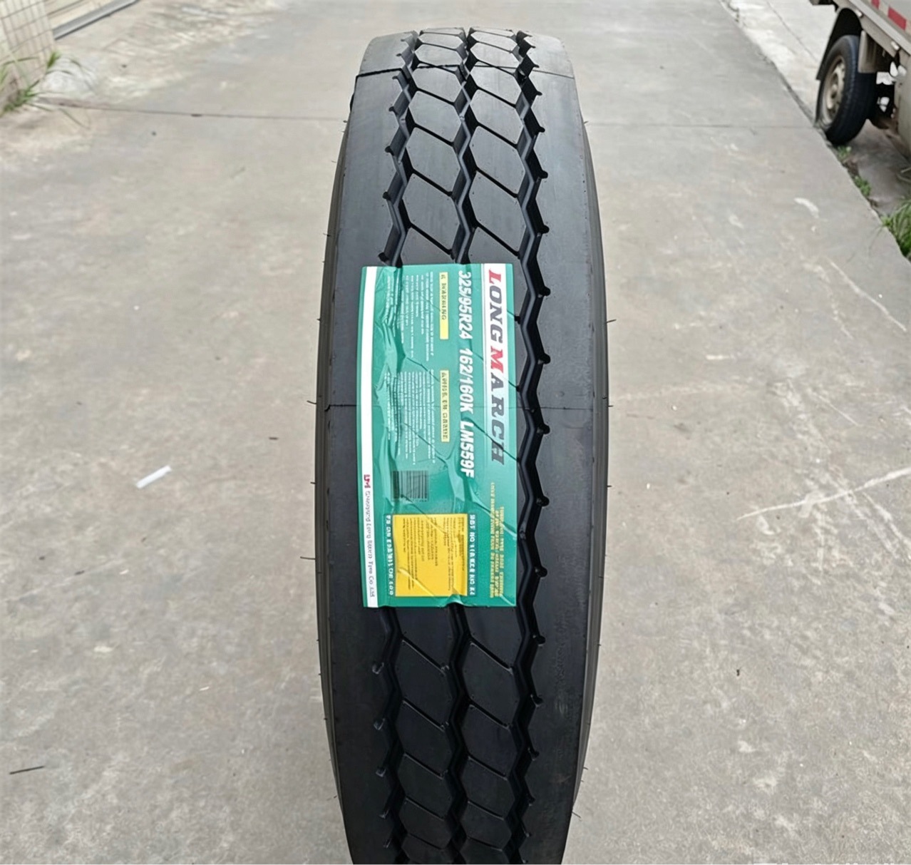 Langma Tire 325/95R24 Vacuum Tire High Wear Resistance Strong Load-Bearing Capacity for Cranes and Hoists All Steel Wire 22 Layers LM559