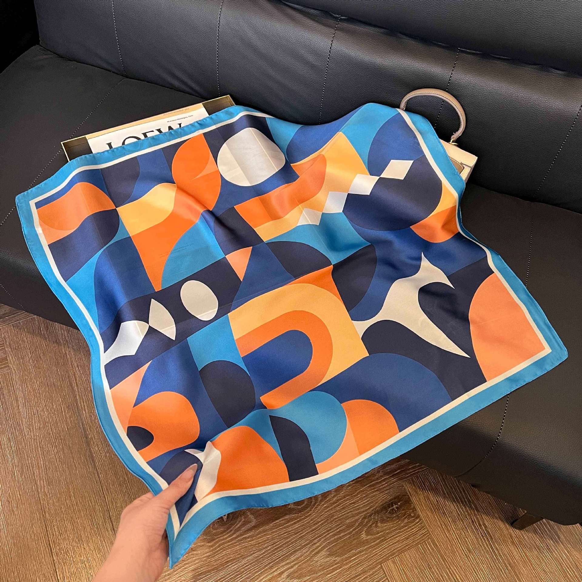 Transfronterizos nuevos bufandas de seda azul de alto nivel de seda cuadrada de simulación bufandas de moda de decoración de moda de combinación bolsa correa de pelo bufandas profesionales