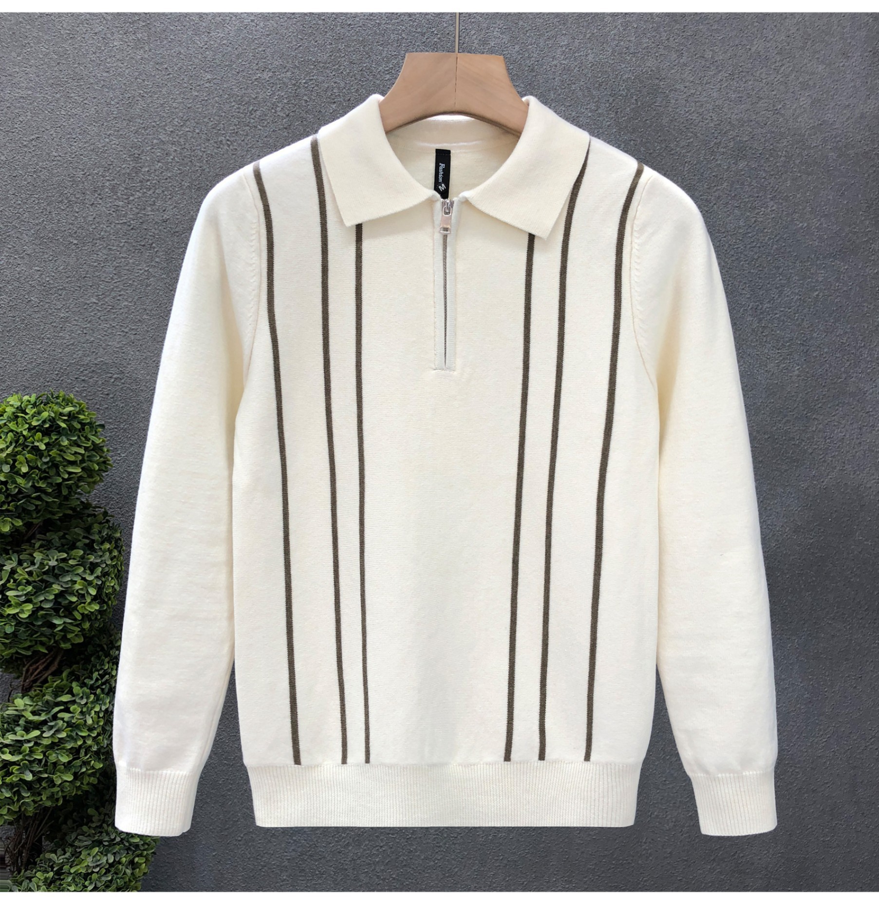 Maglione polo uomo slim fit con zip e design a righe_voghion.com