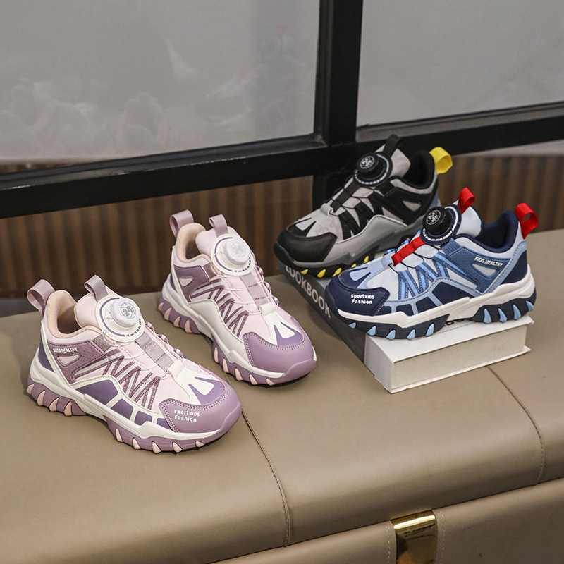 Zapatos de niñas de primavera y otoño 2025, nuevos zapatos de suela suave antideslizante para niños, zapatos de botón giratorio para padres.