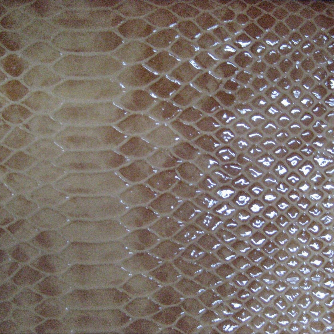 工厂批发仿羊纹皮革绣花格子菱形皮革面料人造革 背景墙