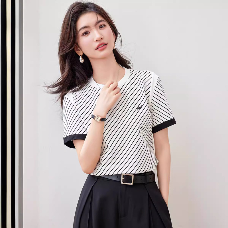 Black and White Striped Round Neck Short-Sleeved T-Shirt for Women 2024 Summer New Slim Fit Versatile Simple Inner Top Fashion Black and White Striped Round Neck Short-Sleeved T-Shirt for Women 2024 Summer New Slim Fit Versatile Simple Inner Top Fashion