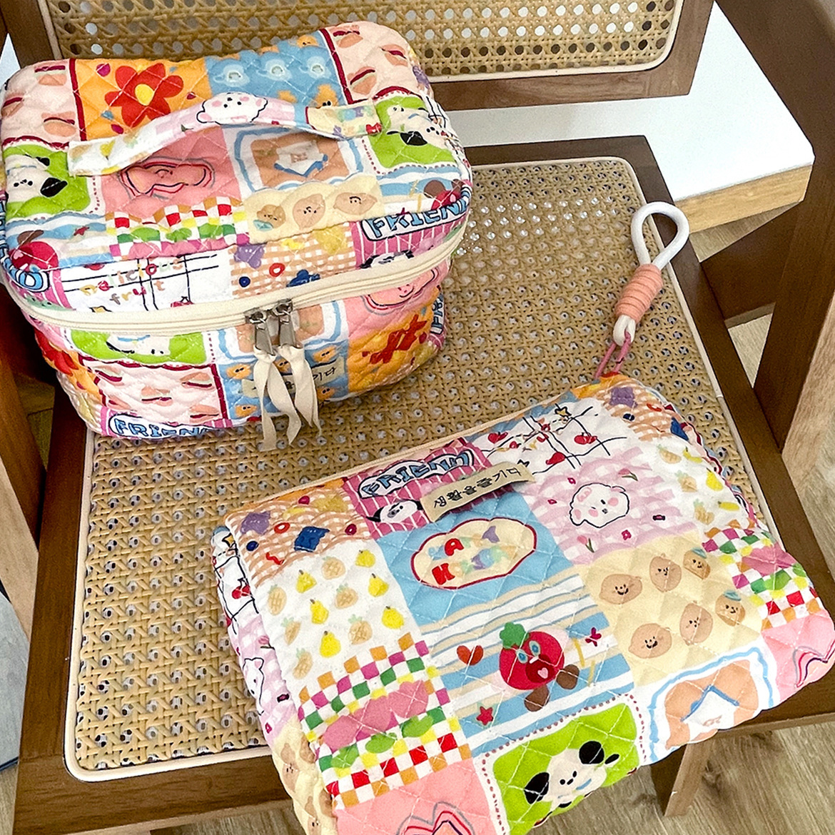 Corea del Sur flor oso acolchado bolsa de cosméticos hembra original lindo ilustración rompecabezas bolsa de lavado bolsa de almacenamiento de viaje portátil