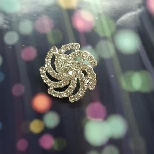Small collar pin women's collar anti-light exposure buckle pin collar small brooch brooch flower pin fixed clothes accessories