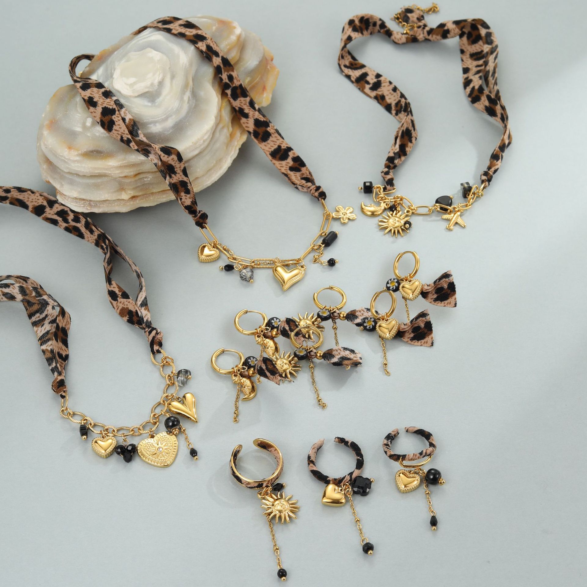 Serie di gioielli con stampa leopardata, orecchini ad anello, orecchini a bottone, collana, ciondolo Love Sun, orecchini in acciaio inossidabile, anello in acciaio al titanio, gioielli per le orecchie_voghion.com