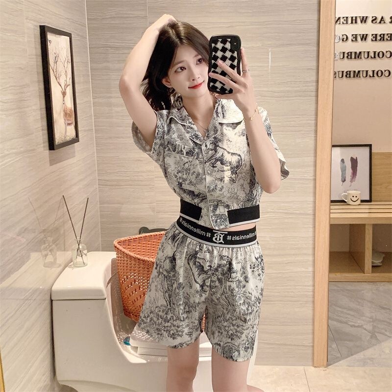 Summer Pajamas for Women, Ice Silk Herringbone Short-Sleeved Thin Style, High-End Cardigan, Waist-Cinching Style, Home Wear Set Summer Pajamas for Women, Ice Silk Herringbone Short-Sleeved Thin Style, High-End Cardigan, Waist-Cinching Style, Home Wear Set