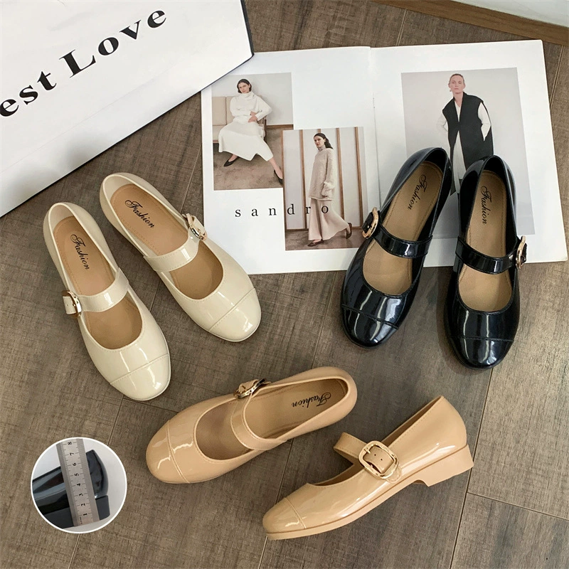 Женские туфли с неглубоким носком, модные и повседневные, с пряжкой в ​​одну линию, на толстом каблуке, новые летние женские сандалии с круглым носком.