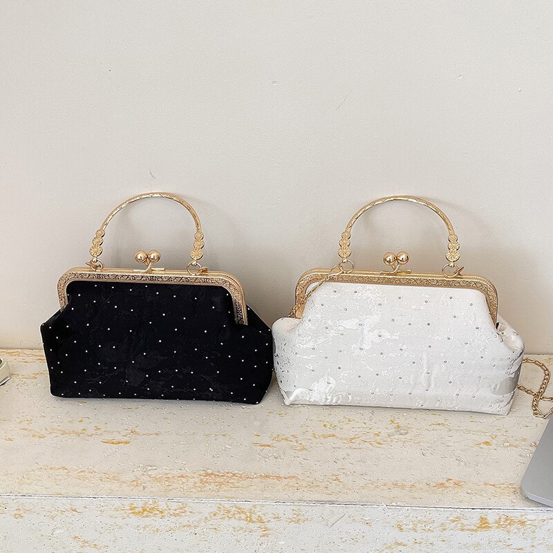 Polka dot diamond-studded metal chain crossbody bag with carved details, suitable for evening gowns and formal occasions Polka dot diamond-studded metal chain crossbody bag with carved details, suitable for evening gowns and formal occasions