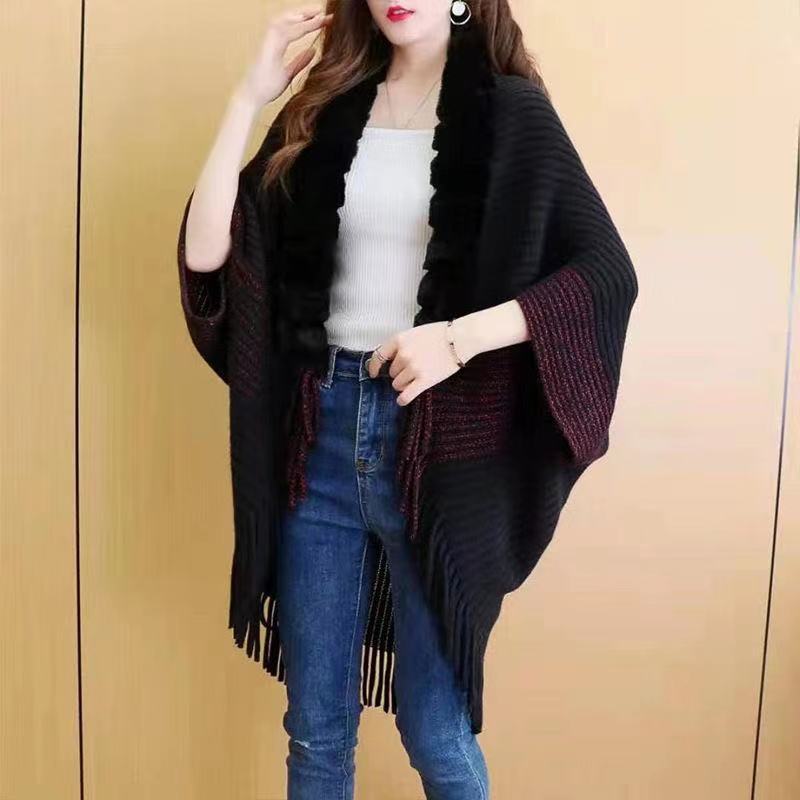 Mantella con collo di pelliccia sciolto e frange lavorate a maglia, grande taglia, cardigan, mantello, cappotto, donna_voghion.com