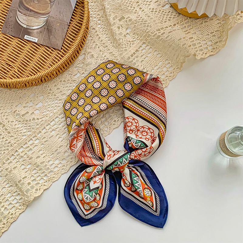 Borde azul estampado étnico