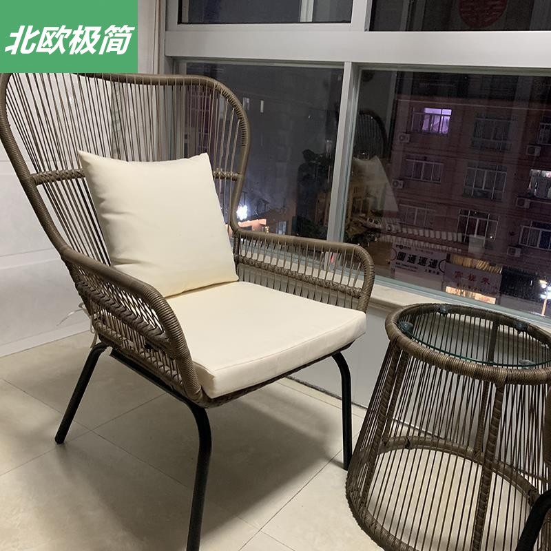 Mesa y silla al aire libre patio ocio mesa de té silla de caña de tres piezas combinación de mesa de té balcón red set simple