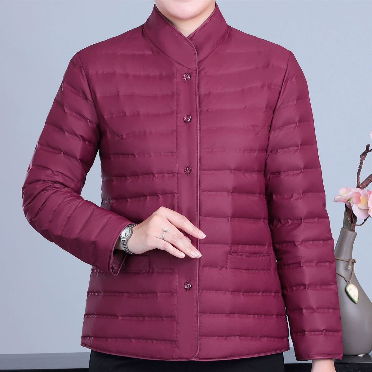 Женские пуховики для женщин среднего и старшего возраста, большие размеры, облегающие, легкие верхние одежды, одежда для мам больших размеров, с пуховым наполнителем, короткий фасон для женщин