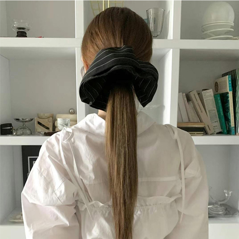 Los blogueros de earlobr de Corea del Sur tienen el mismo estilo ~ Falda, cuerda para la cabeza, lazo para el cabello del intestino grueso, pliegues, delicadas bandas de goma para atar la cabeza