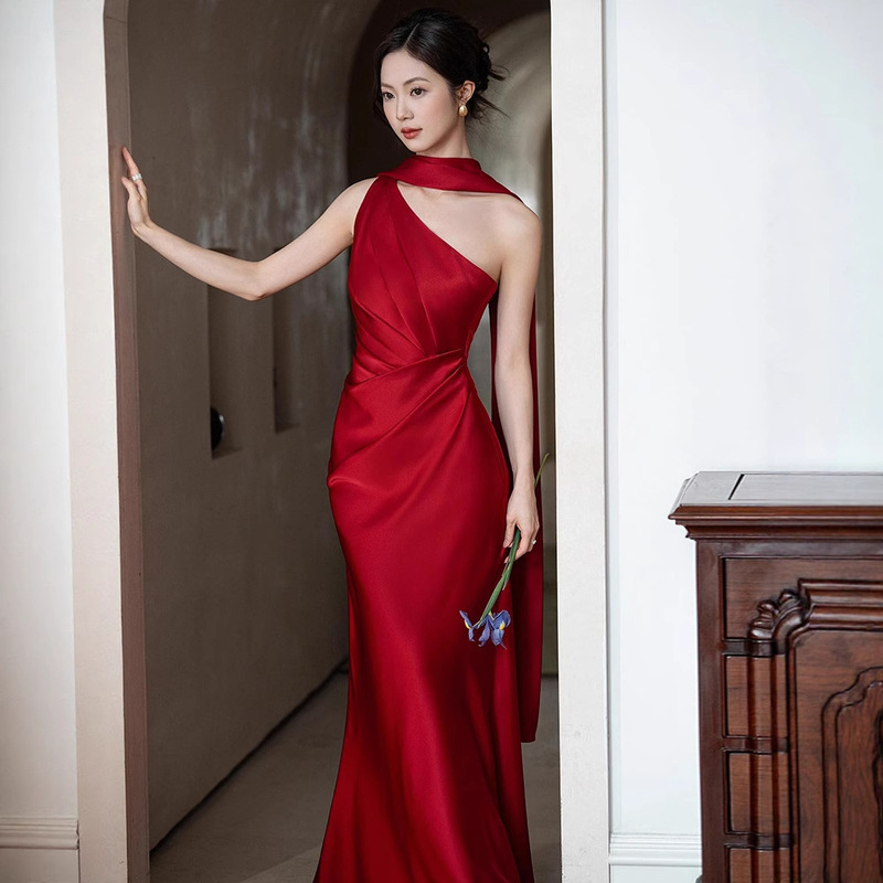 Red New One-Shoulder Engagement Dress Skirt New Chinese Style High-End Bridal Dressing Gown Accessible Luxury Niche Wedding Toast Dress Red New One-Shoulder Engagement Dress Skirt New Chinese Style High-End Bridal Dressing Gown Accessible Luxury Niche Wedding Toast Dress