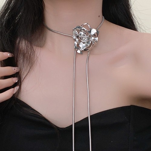 Cross-border high-end sense, retractable butterfly tassel necklace for women, fashionable design sweater chain, niche clavicle chain accessory, trendy