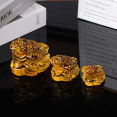 瑠璃の金のヒキガエルの置物の3足の金のヒキガエルの工芸品の水晶の金のヒキガエルの元宝の開業する贈り物は宝の置物に入ります。