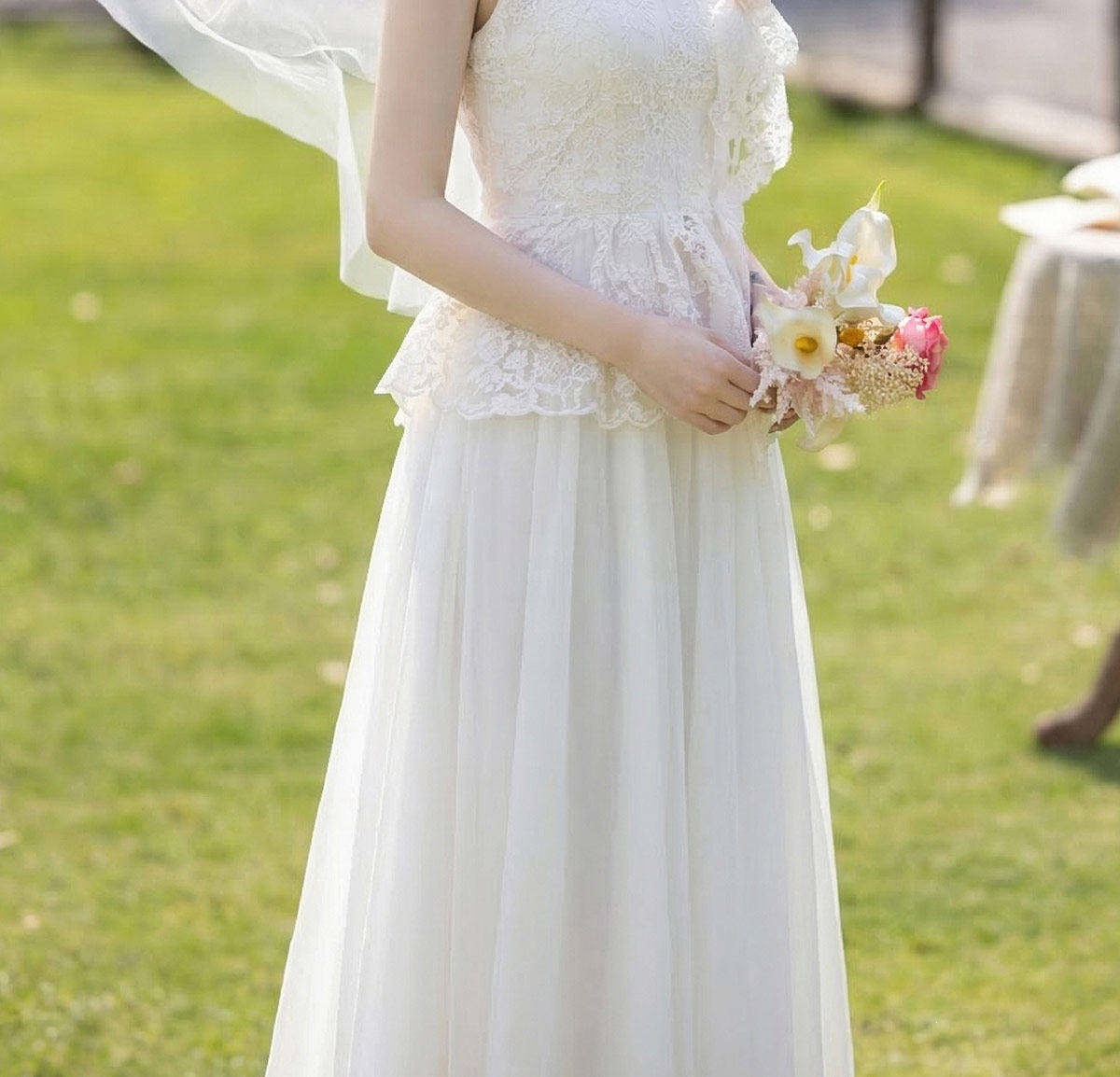Đầm trắng dáng suông midi cổ yếm tay không – váy cưới đơn giản đi đăng ký kết hôn mùa hè — Trắng chi tiết 8